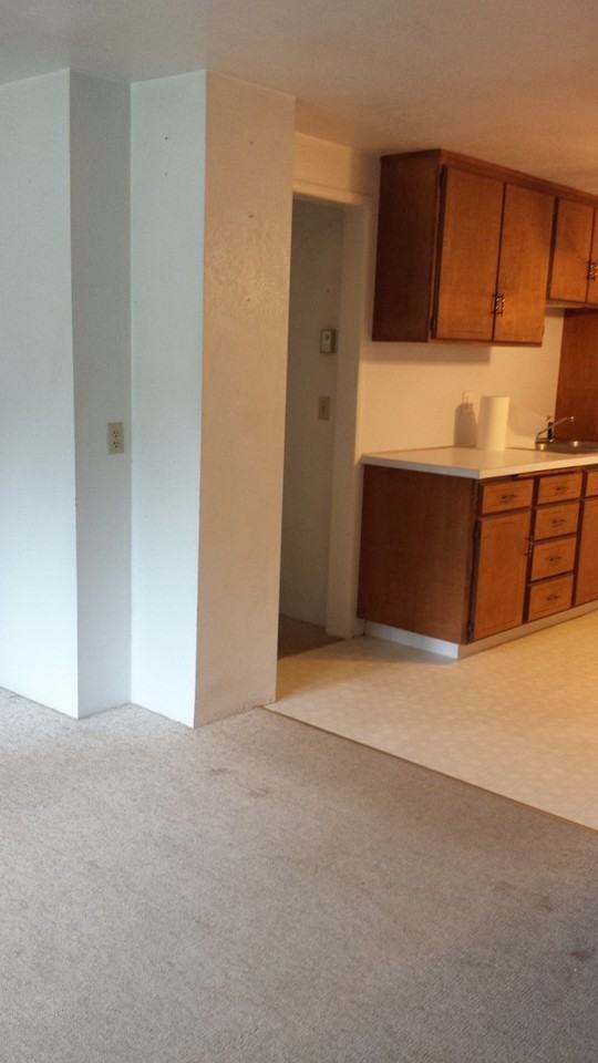 654 Ne Laurance St - Photo 3 of 38