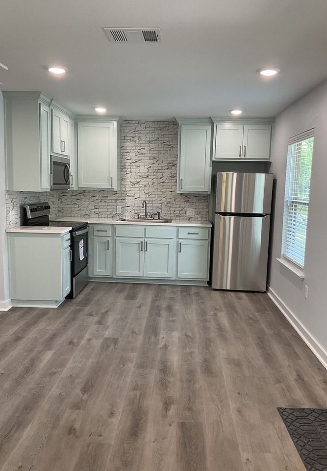 3709/3711 Broken Bow Road - Photo 2 of 13