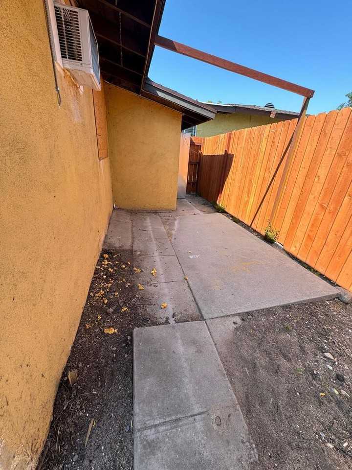 10th St., 26911 - Photo 2 of 8