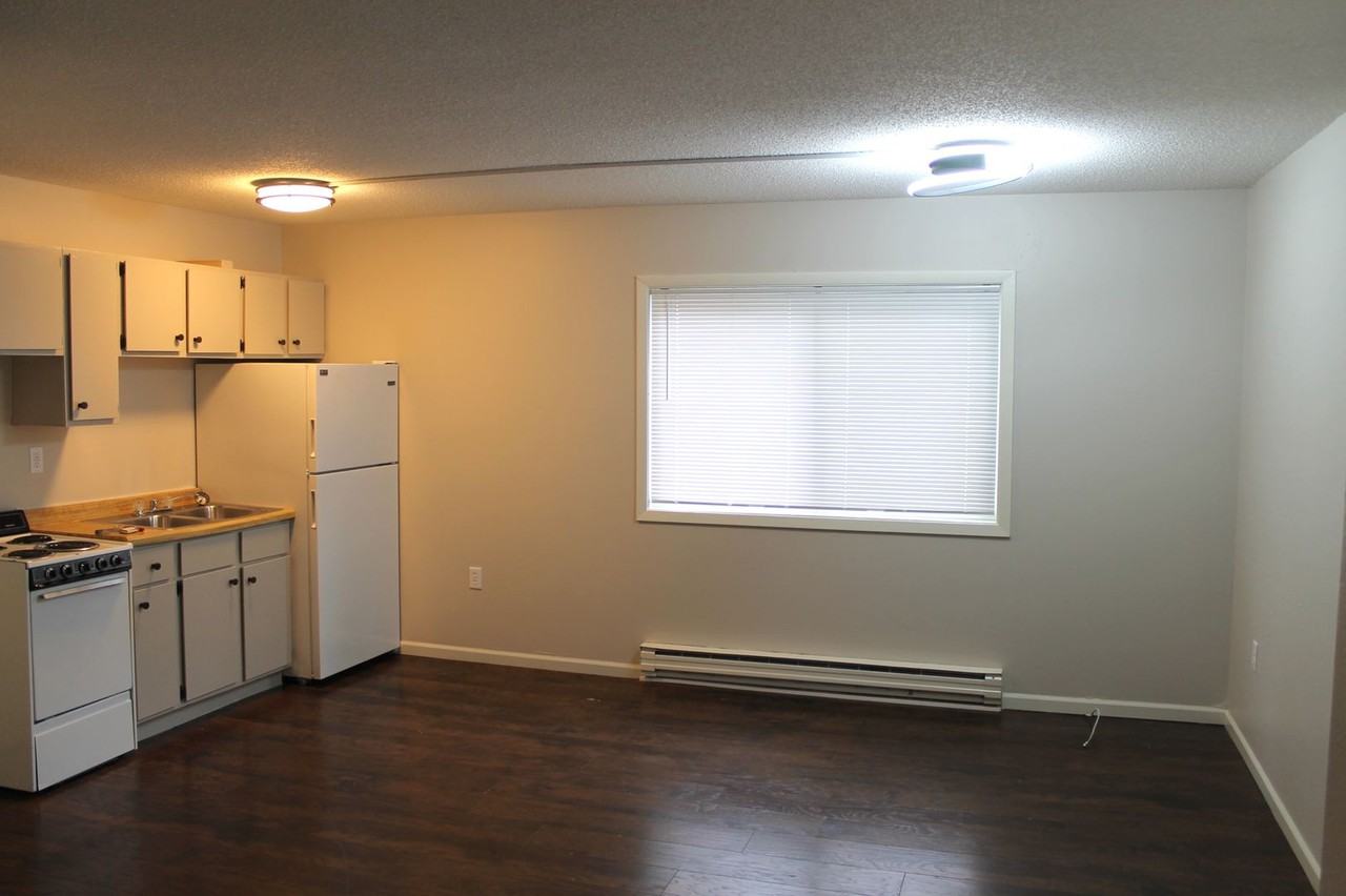 1526 E Superior St #3 - Photo 2 of 12