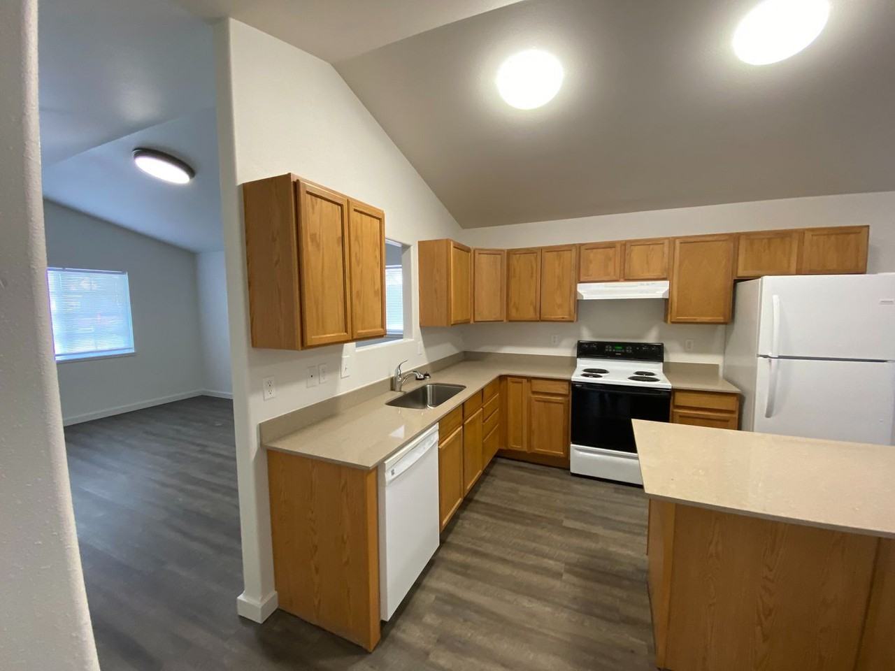 2606 N Ellington St - Photo 7 of 20