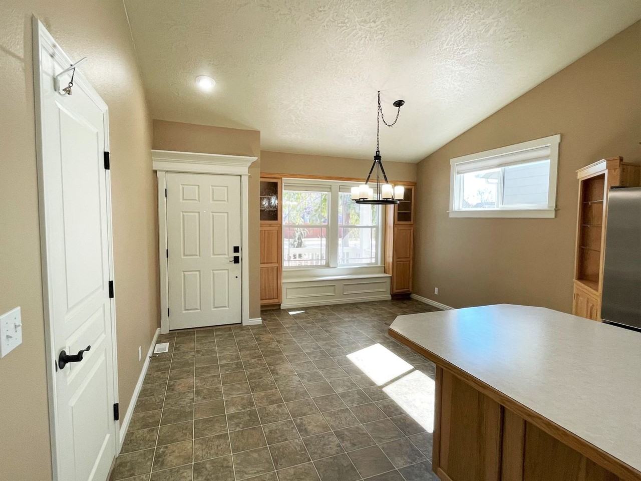 715 S Trunnel Ave - Photo 2 of 43