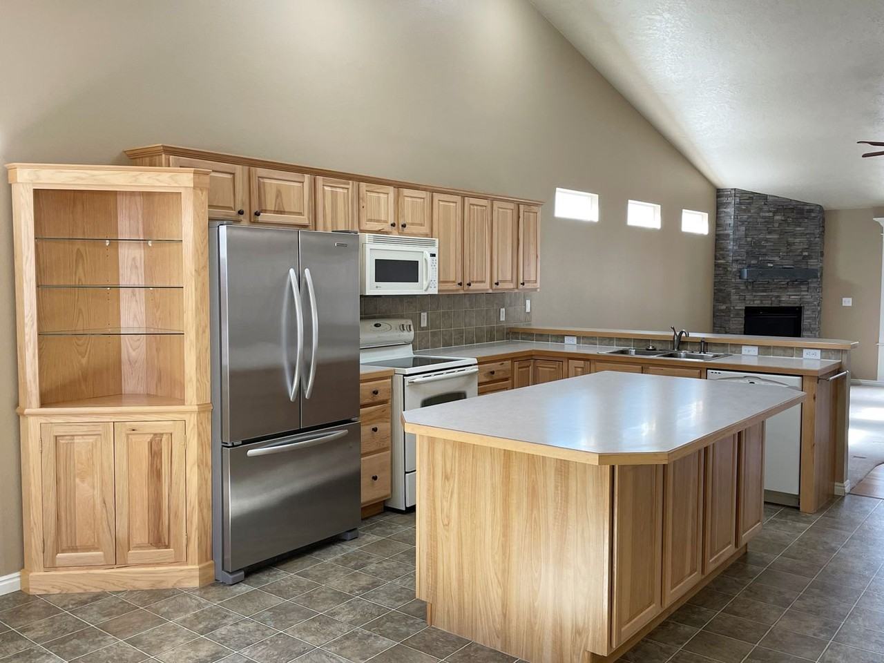 715 S Trunnel Ave - Photo 7 of 43