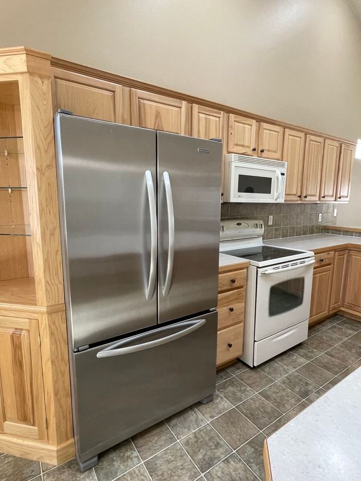 715 S Trunnel Ave - Photo 4 of 43