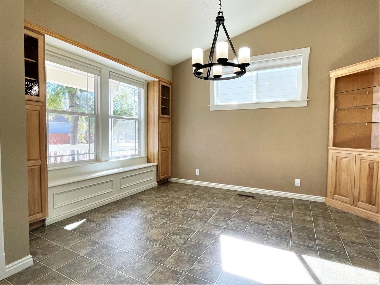 715 S Trunnel Ave - Photo 6 of 43