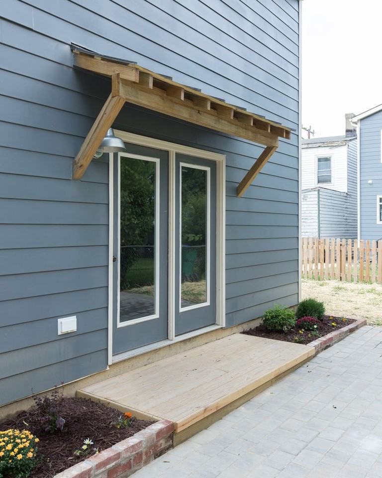 2208 Burton St - Photo 2 of 14