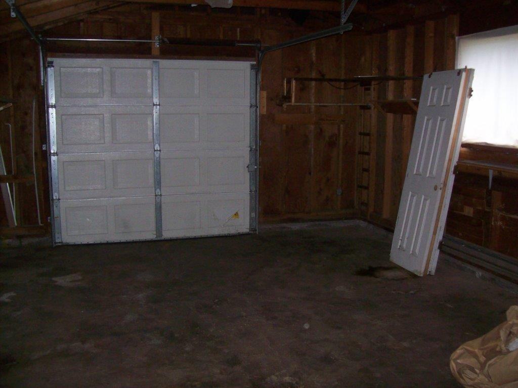 213 Mossyrock Ave - Photo 2 of 16