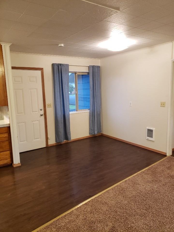 213 Mossyrock Ave - Photo 3 of 16