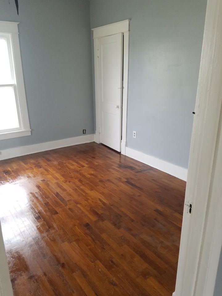 1105 E Jefferson St - Photo 2 of 19