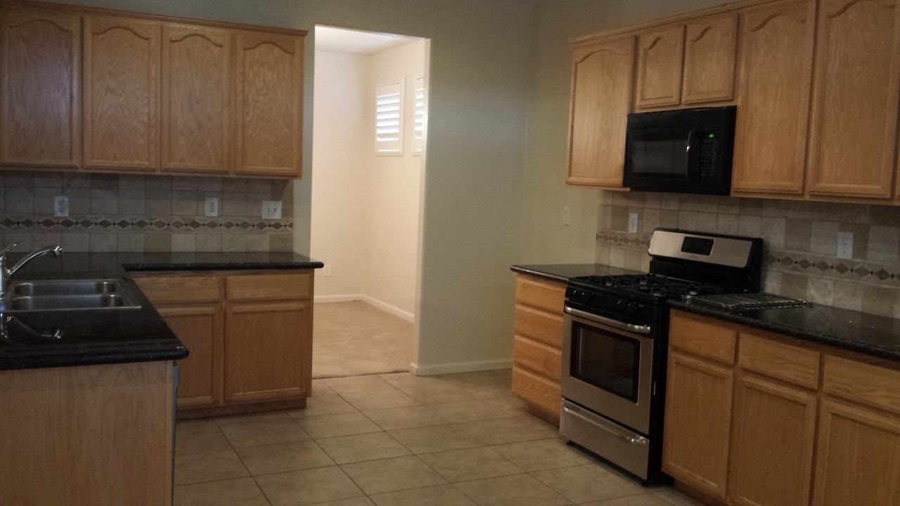 719 Rock Creek Ln - Photo 3 of 15