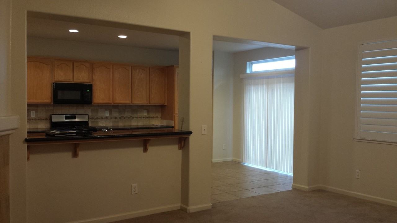 719 Rock Creek Ln - Photo 4 of 15