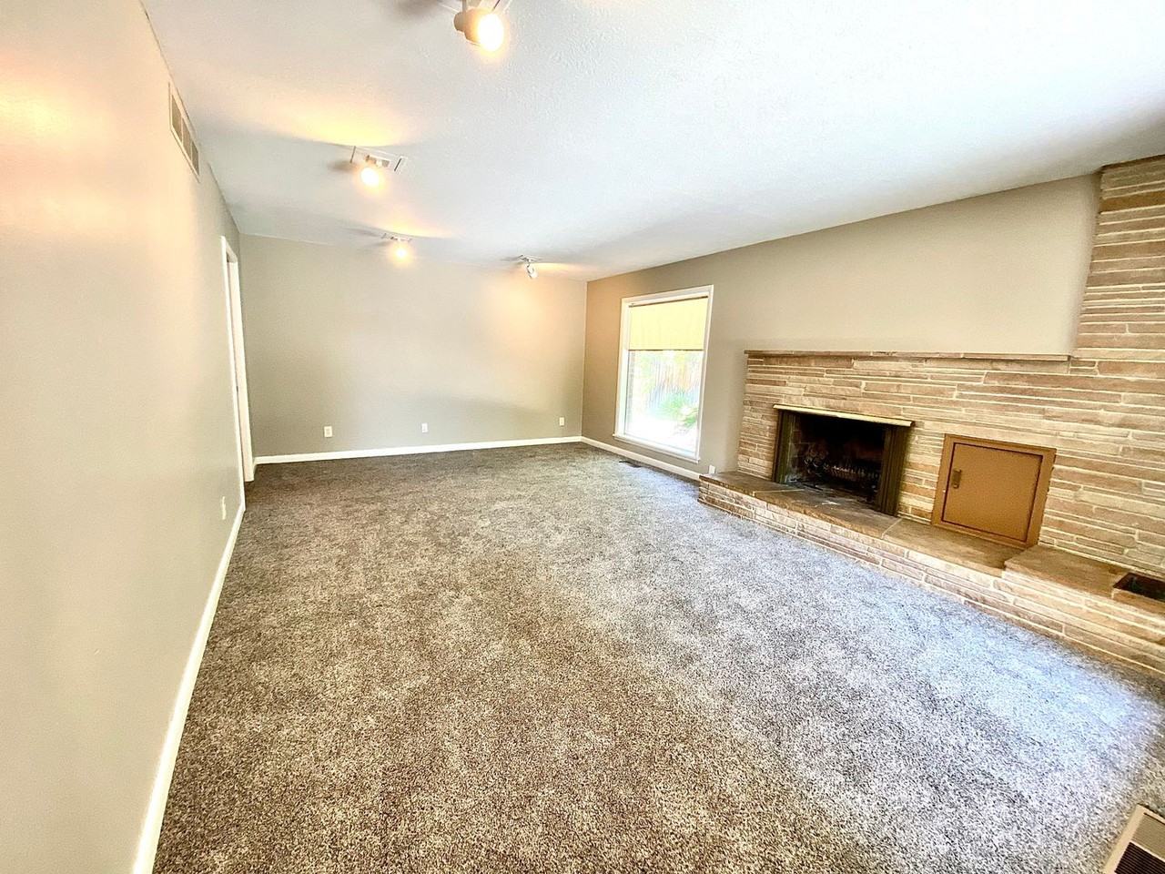 3226 W Camrose Ln - Photo 5 of 47