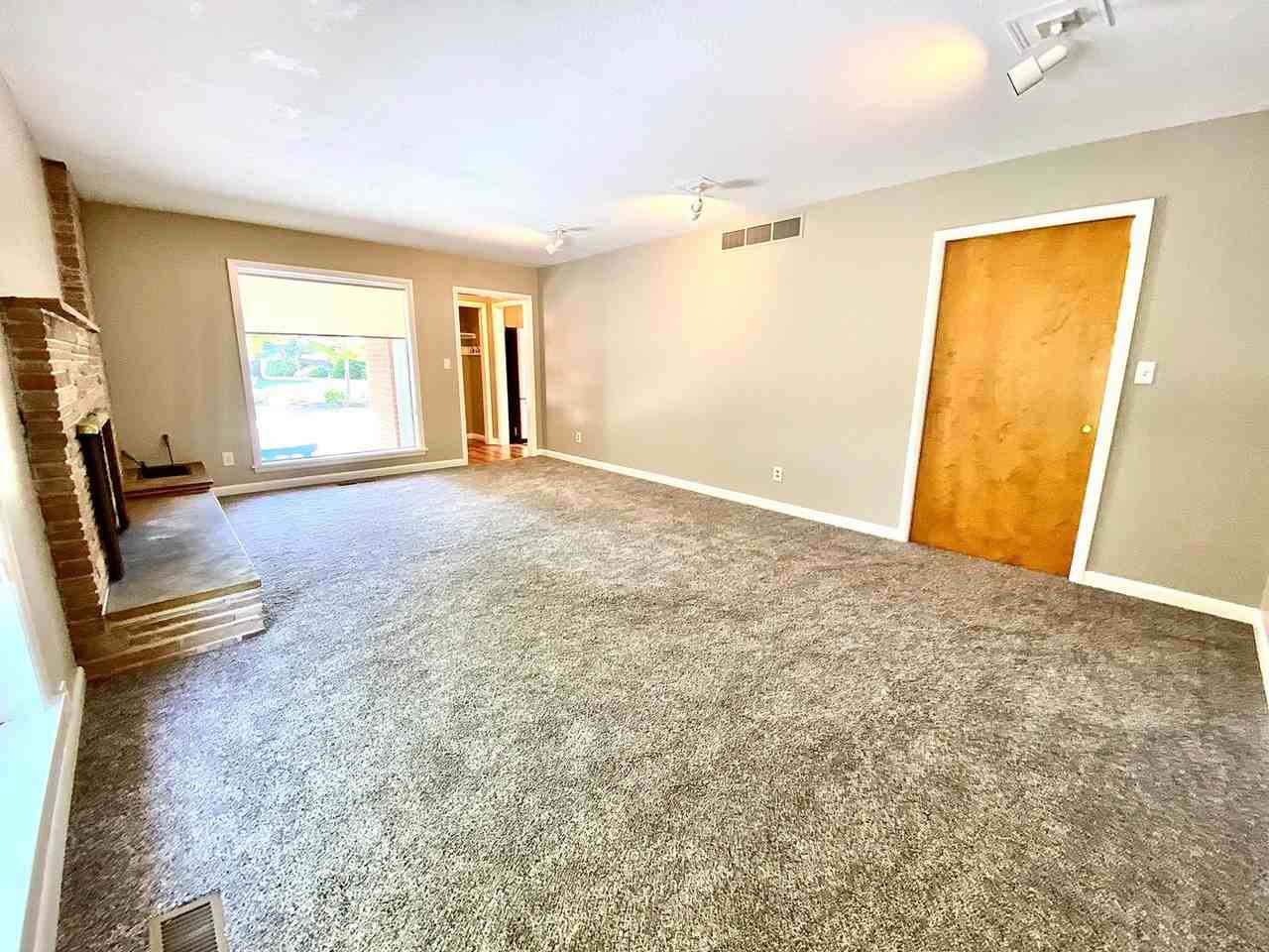 3226 W Camrose Ln - Photo 7 of 47