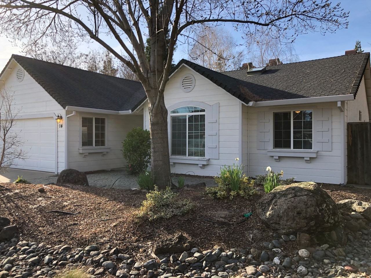 14 Upper Lake Ct - Photo 2 of 26