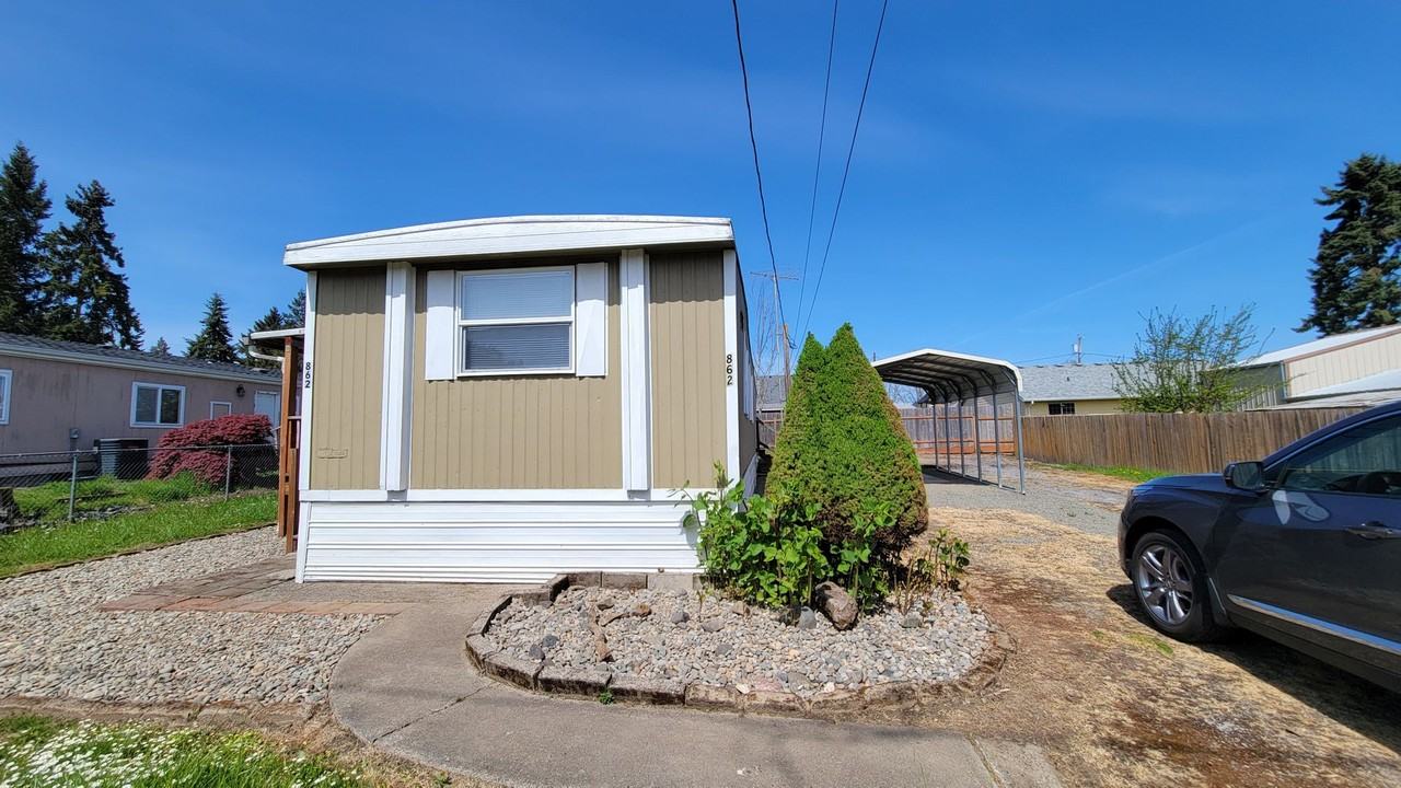 862 E 6th St - Photo 2 of 14