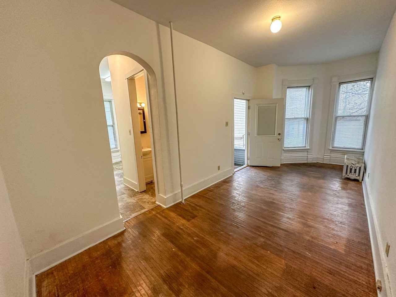 619 Duff Avenue - Photo 5 of 17