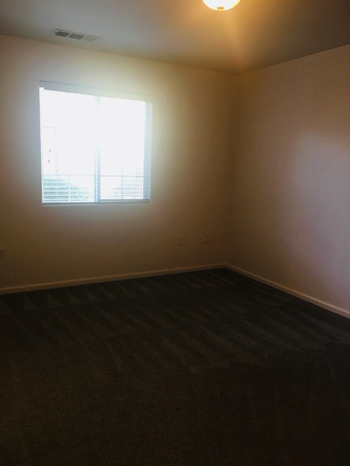 2235 W Lark Ave - Photo 2 of 14