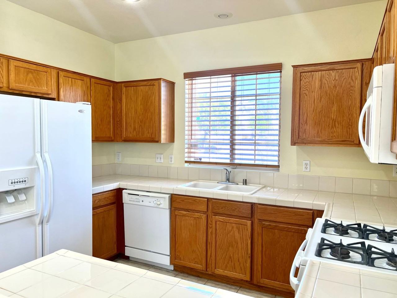 10729 Pipers Cove Ln - Photo 2 of 18