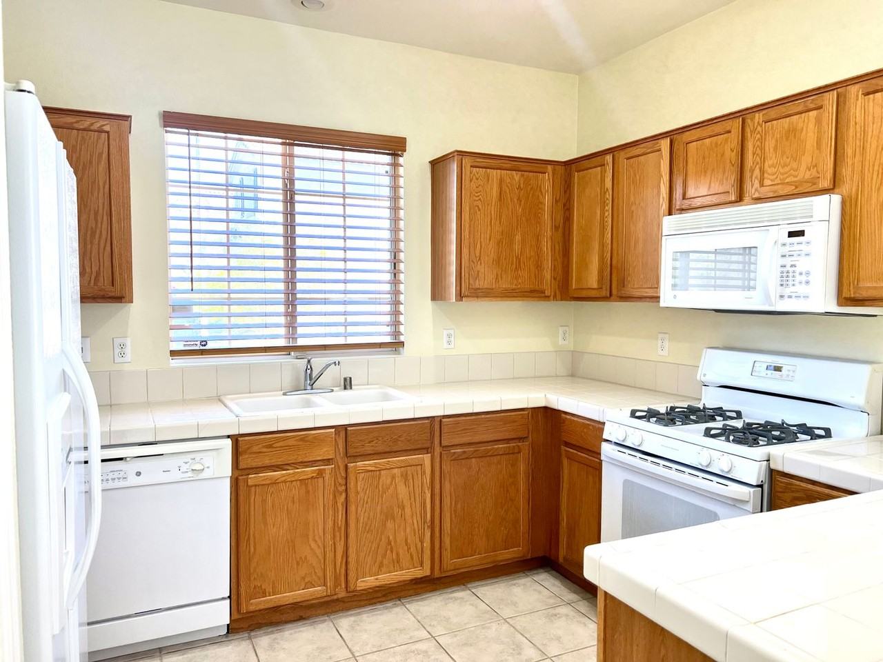 10729 Pipers Cove Ln - Photo 3 of 18