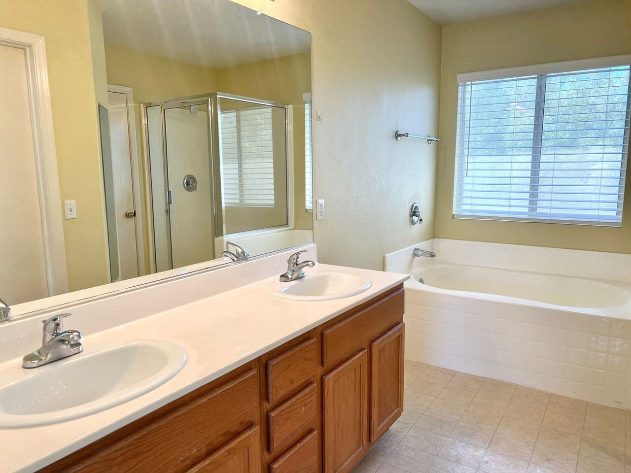10729 Pipers Cove Ln - Photo 6 of 18