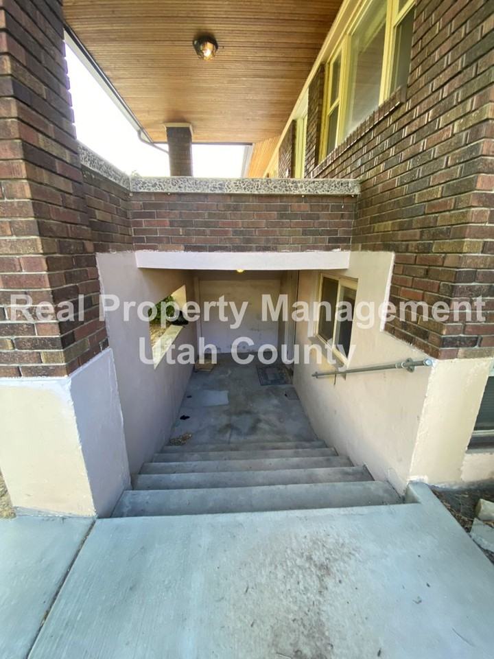 343 N 400 W - Photo 2 of 15