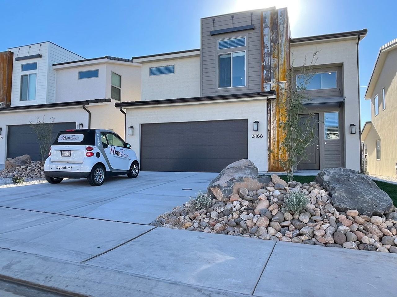 3168 E Sky Rim Way - Photo 2 of 25