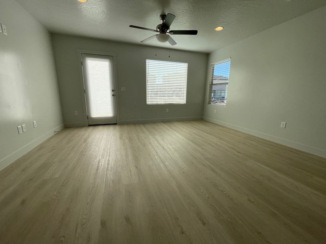3168 E Sky Rim Way - Photo 4 of 25