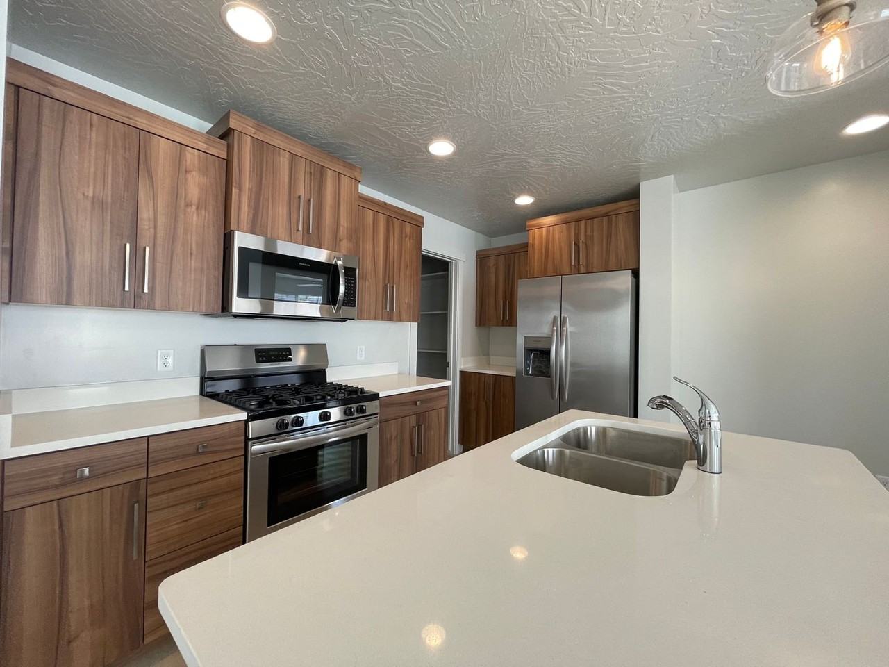3168 E Sky Rim Way - Photo 6 of 25