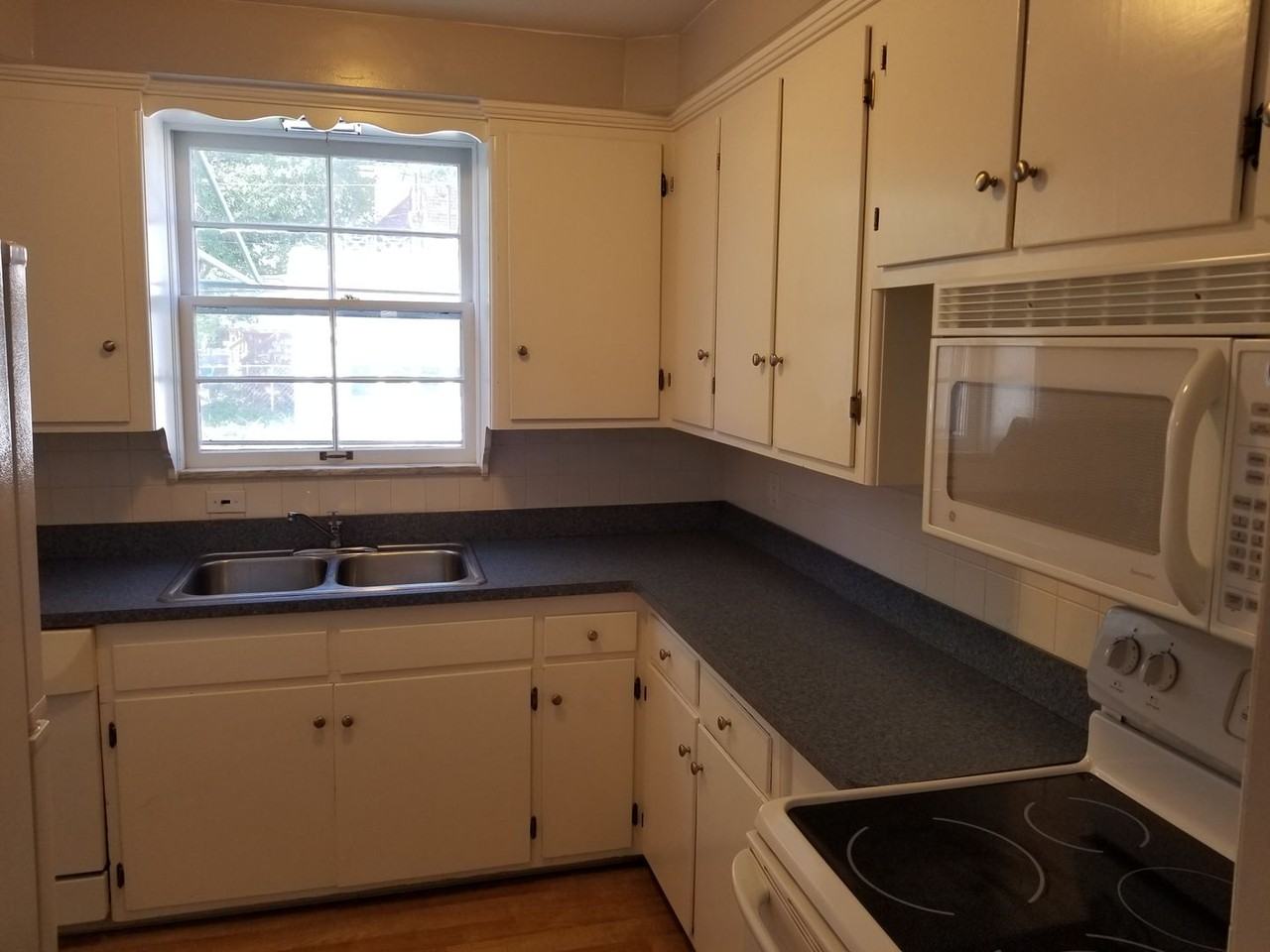 3761 Hillbrook Rd - Photo 7 of 36
