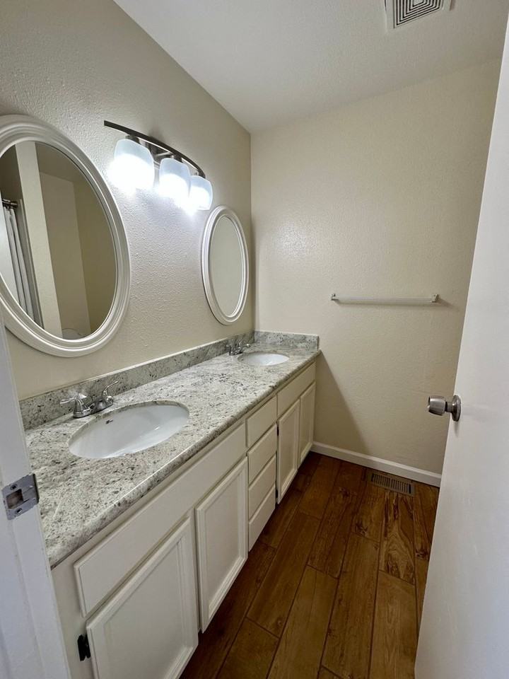 6063 Joaquin Murieta Ave #B - Photo 6 of 14