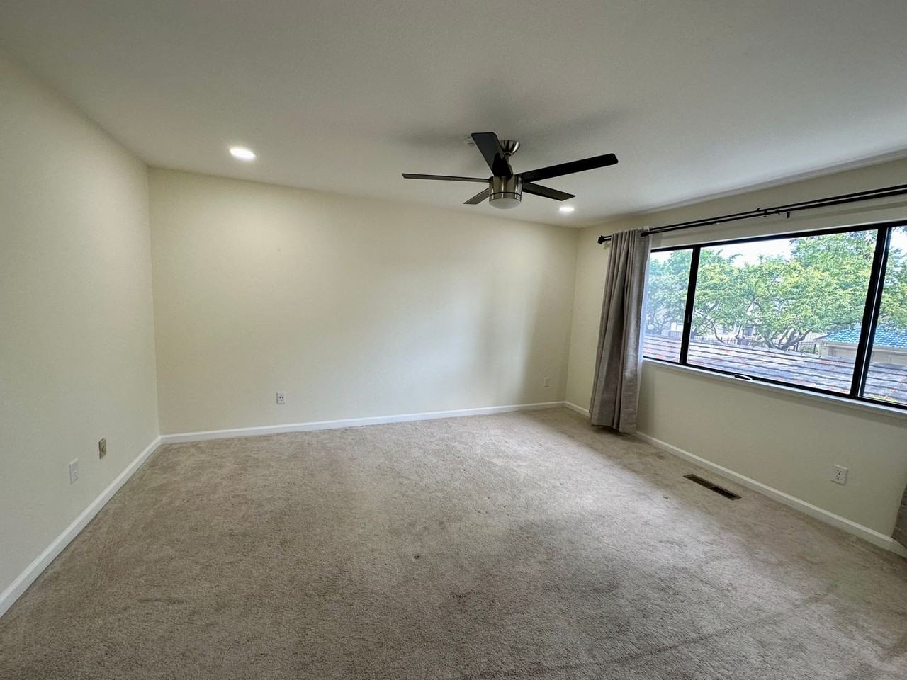 6063 Joaquin Murieta Ave #B - Photo 7 of 14