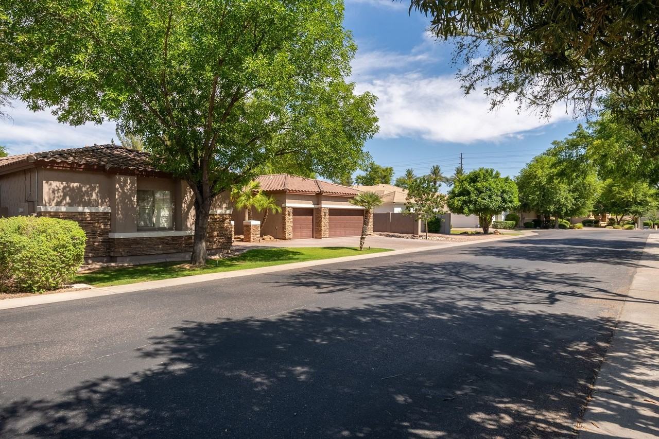 1941 W Goldfinch Way - Photo 3 of 50