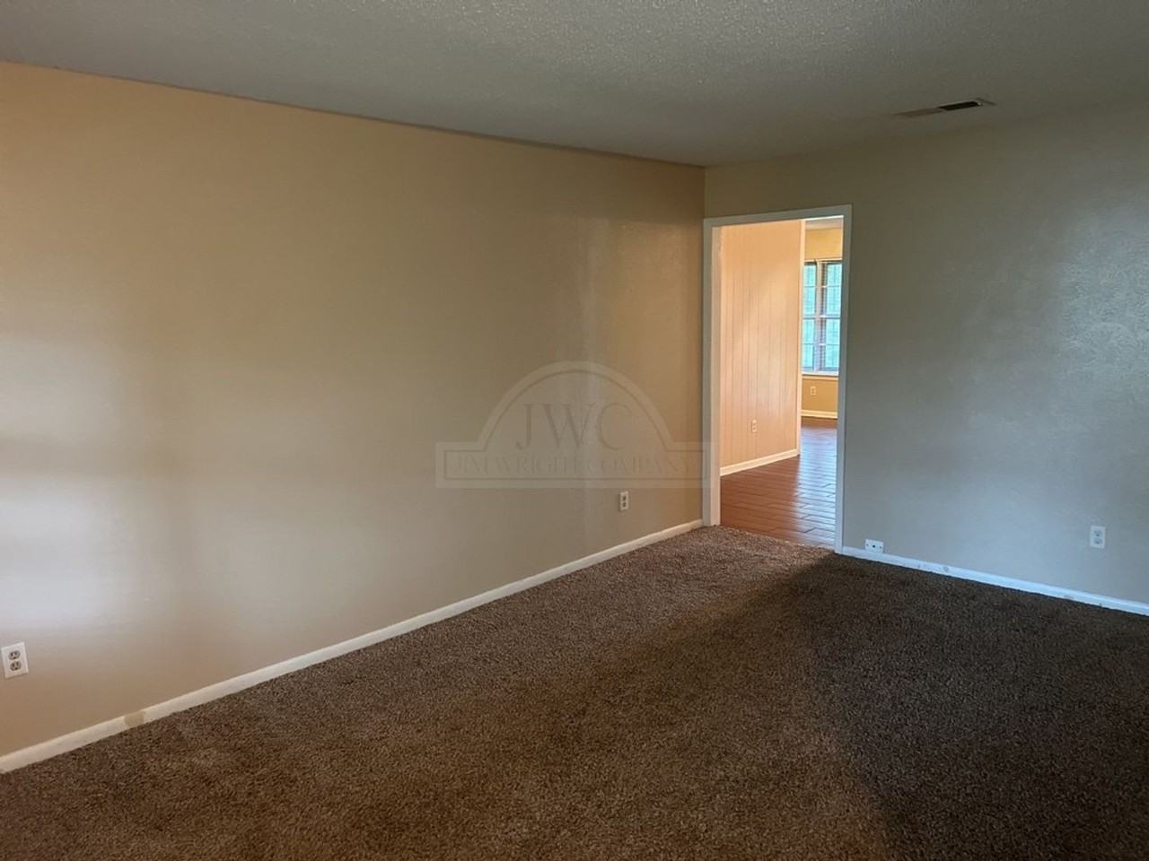 1013 Kathey Dr - Photo 2 of 20