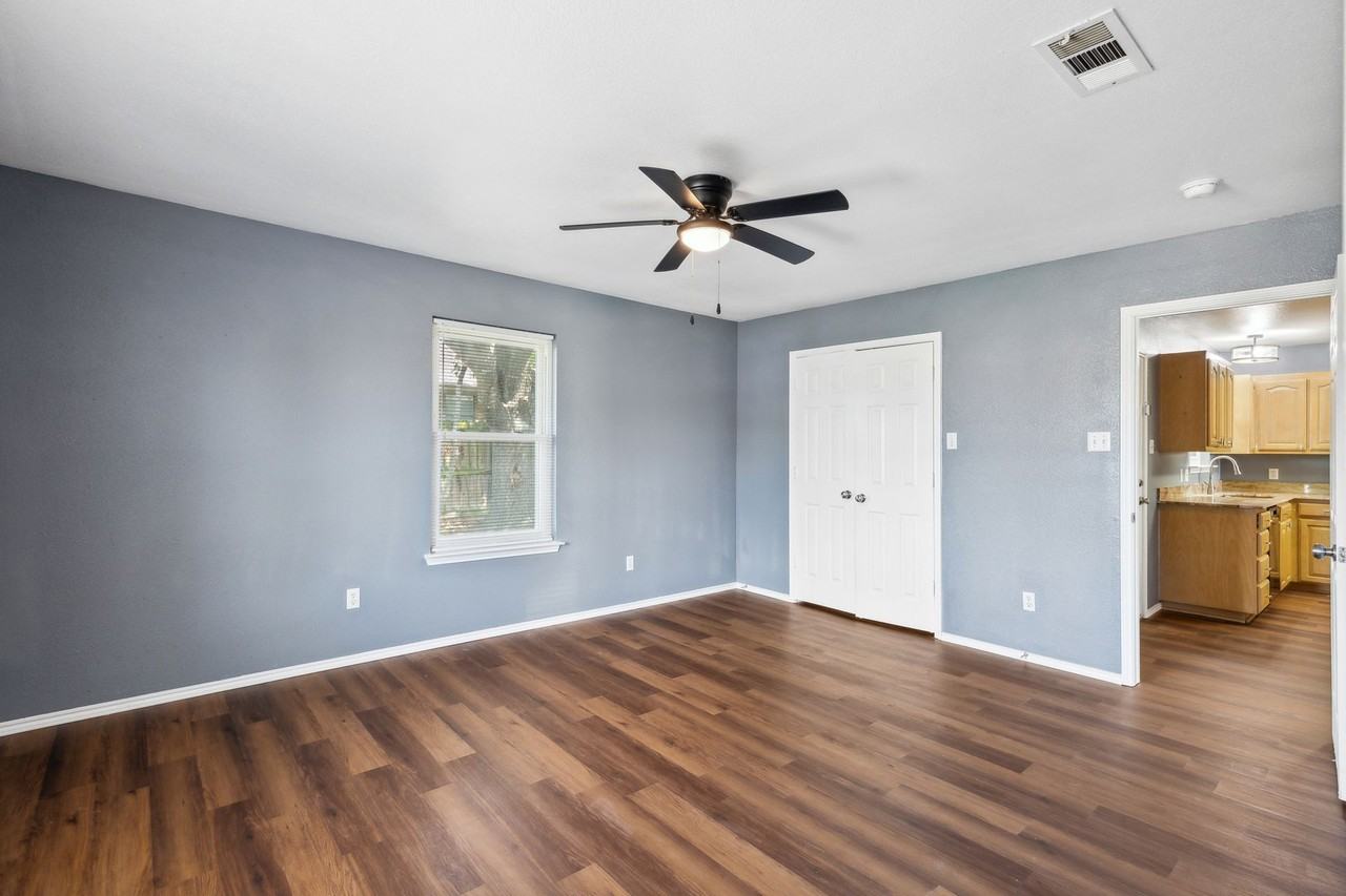 1502 Sharron Court - Photo 3 of 41