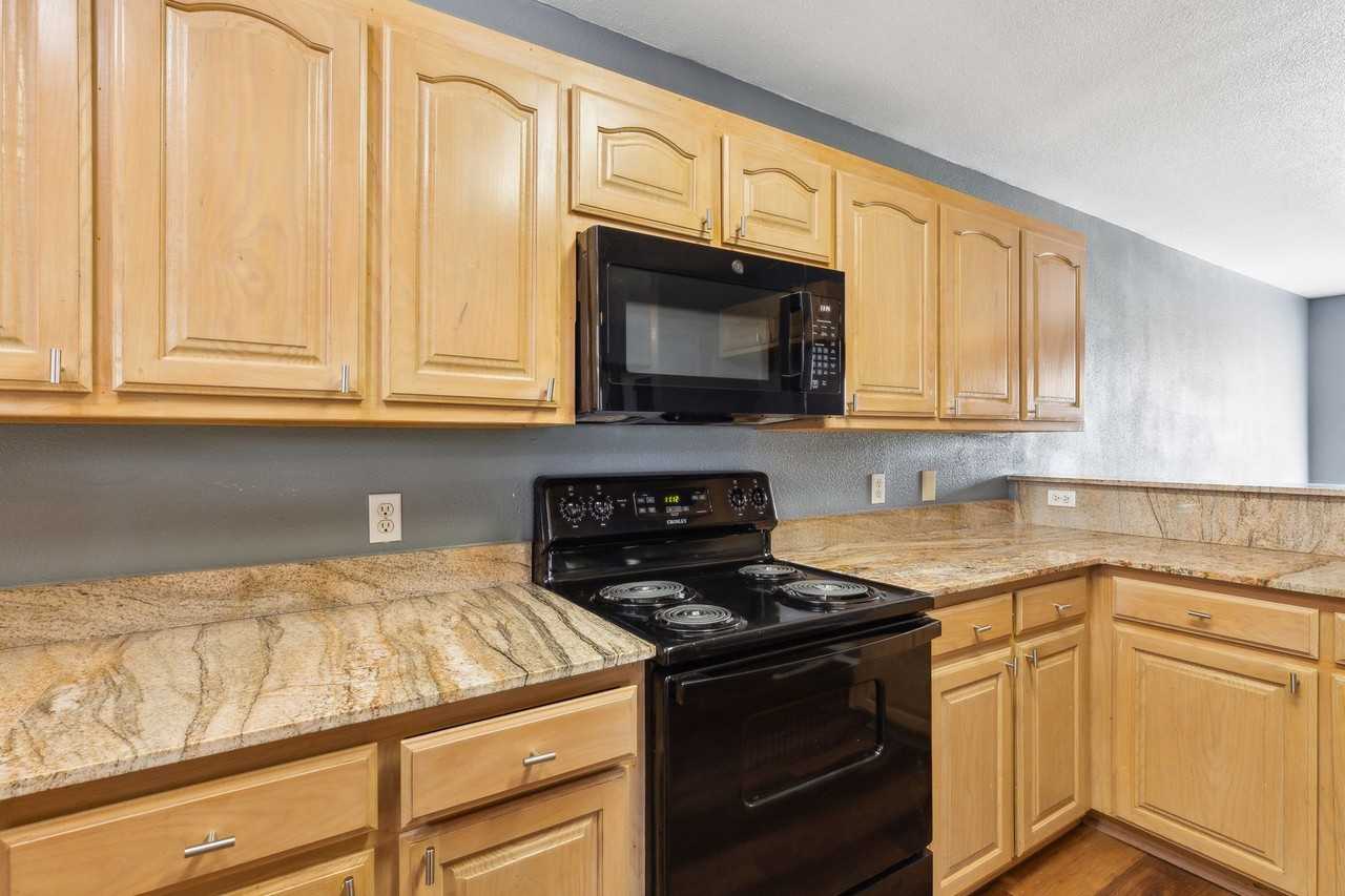 1502 Sharron Court - Photo 5 of 41
