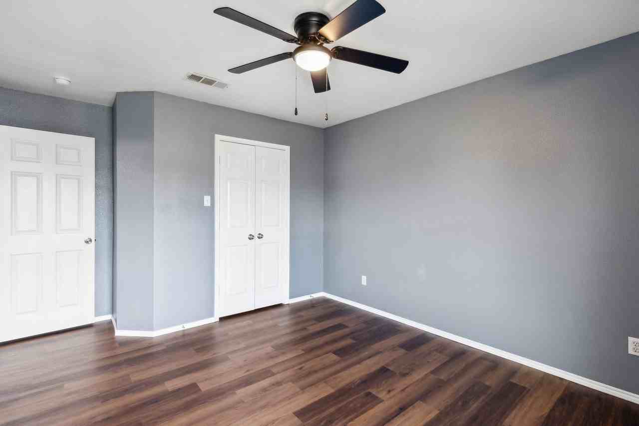 1502 Sharron Court - Photo 6 of 41
