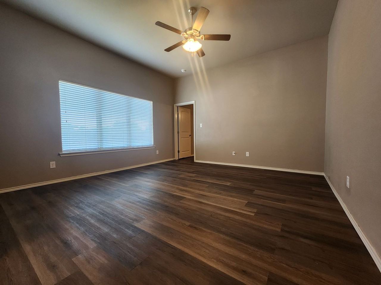 8702 15th St - Photo 6 of 20