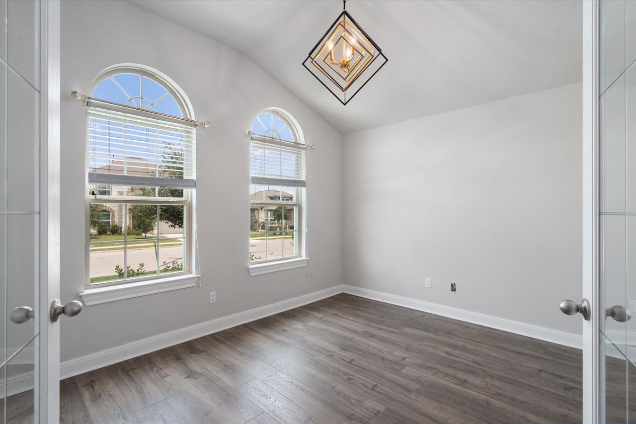 520 Middle Brook Dr - Photo 6 of 32