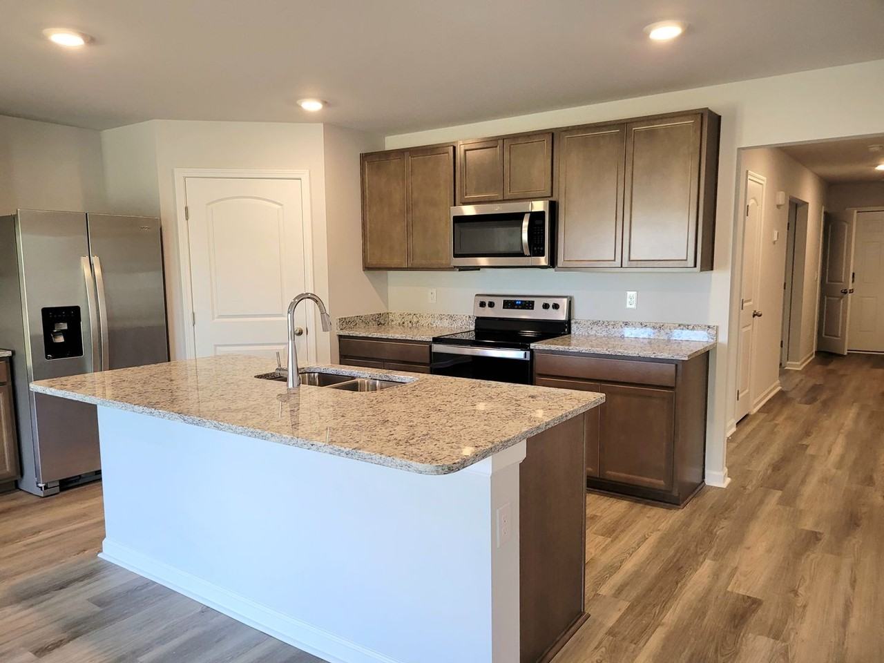 112 Ozy Dr - Photo 2 of 18