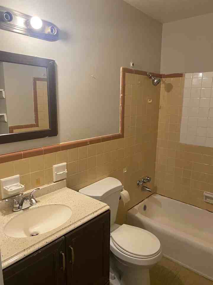 1004 Fleming Ave - Photo 2 of 8