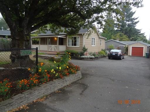 2956 SE Tacoma St - Photo 2 of 16