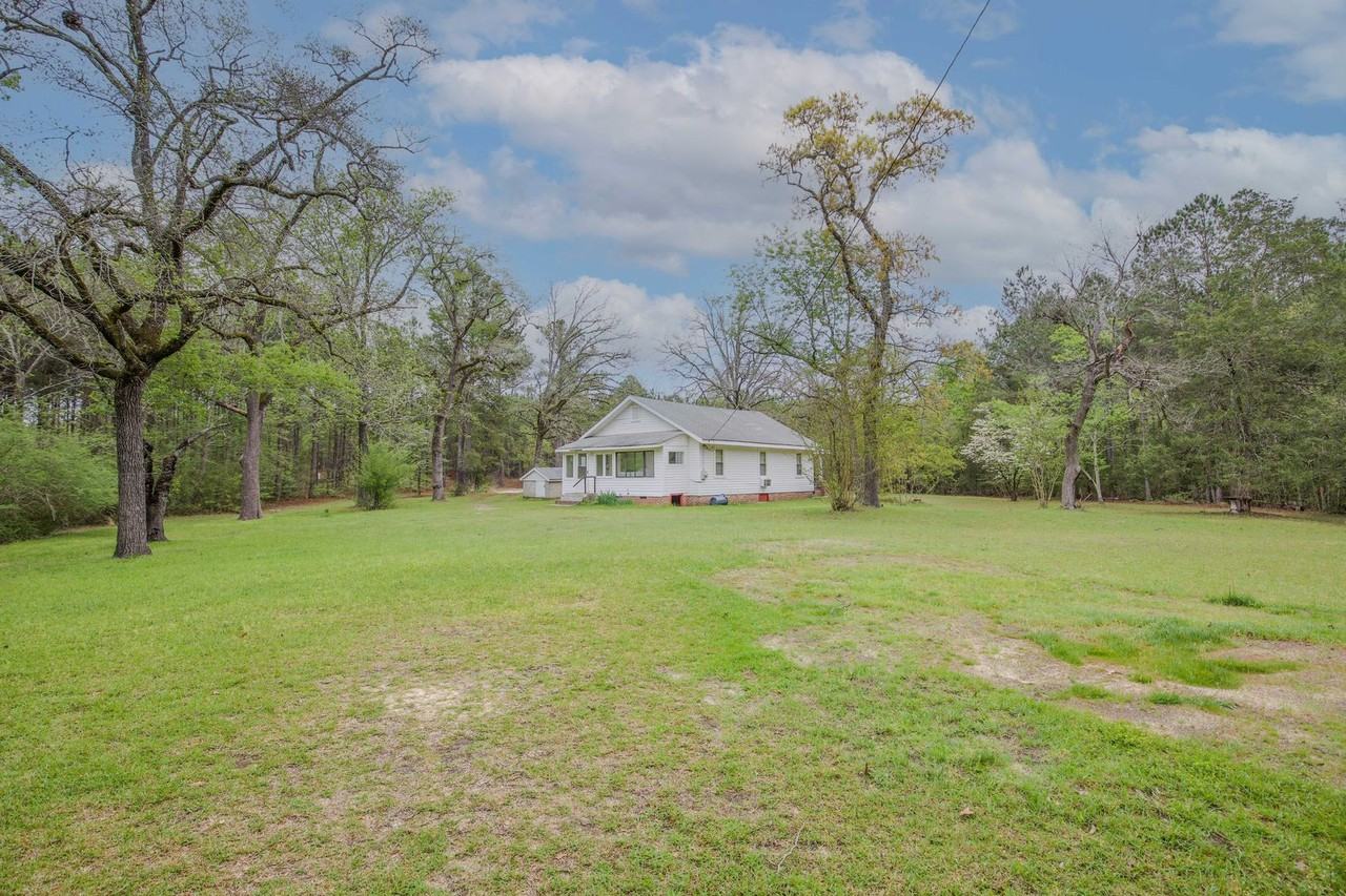 363 Oldham Rd - Photo 2 of 16