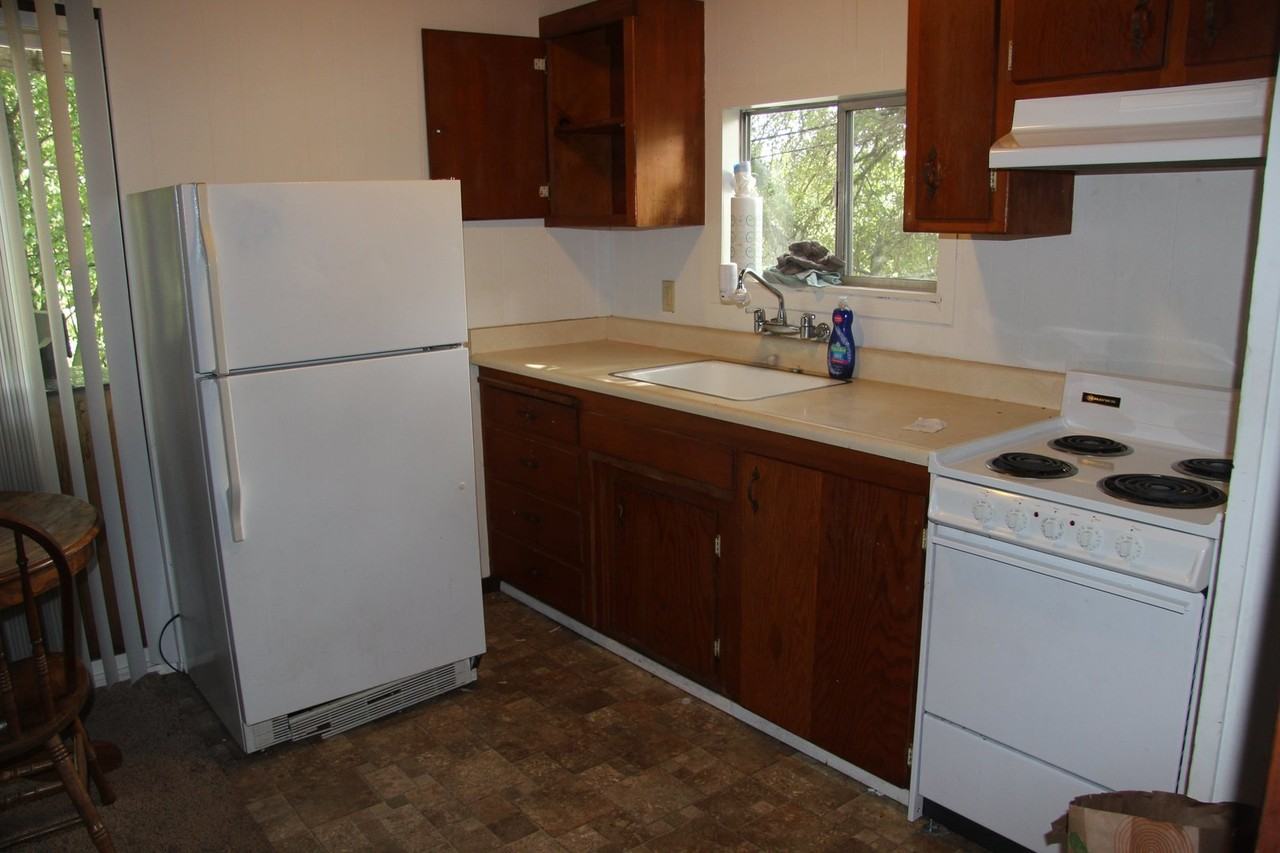 24 S Poplar St #2 - Photo 7 of 11