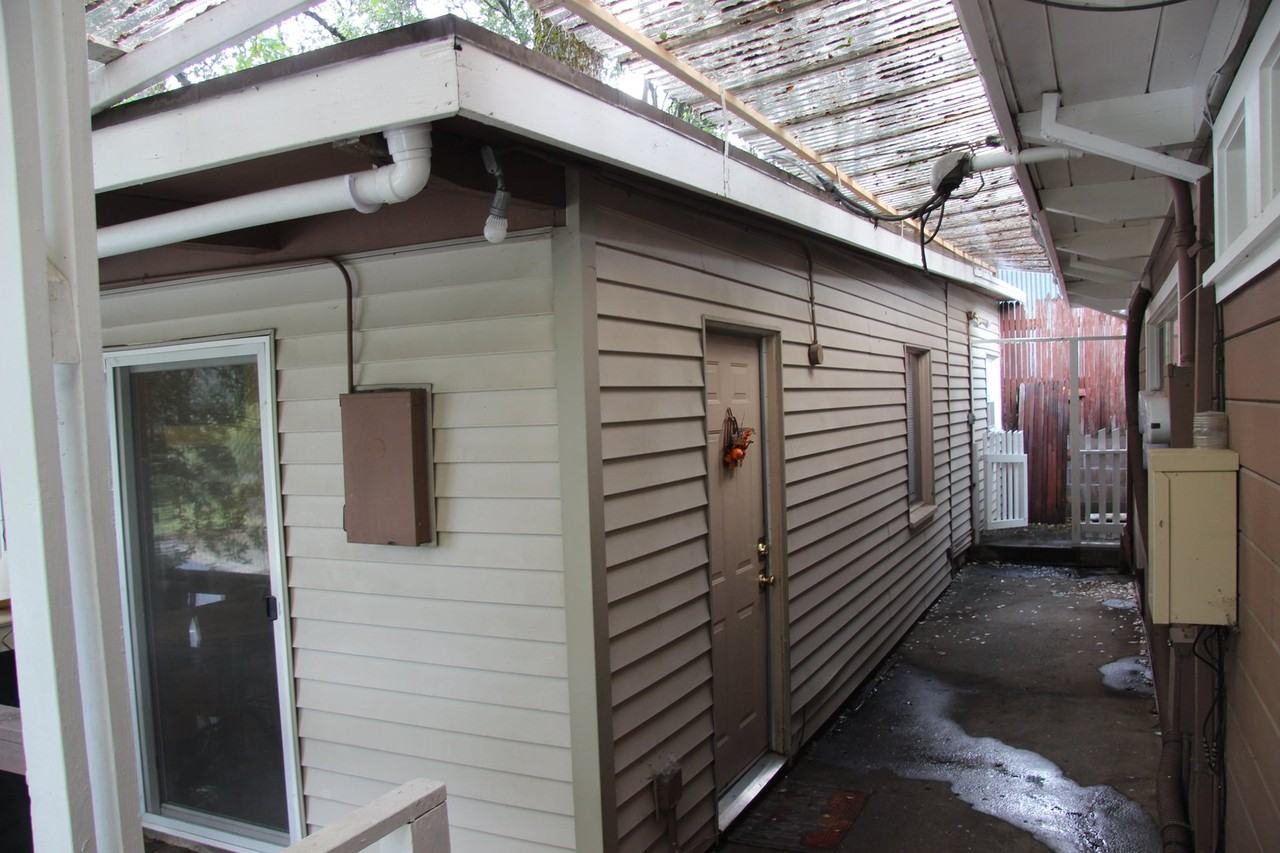 24 S Poplar St #2 - Photo 4 of 11
