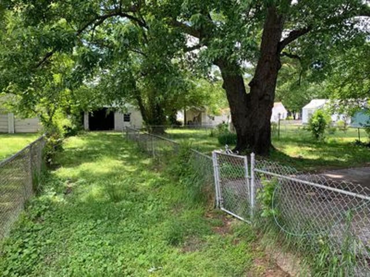 1509 Milton St - Photo 4 of 38