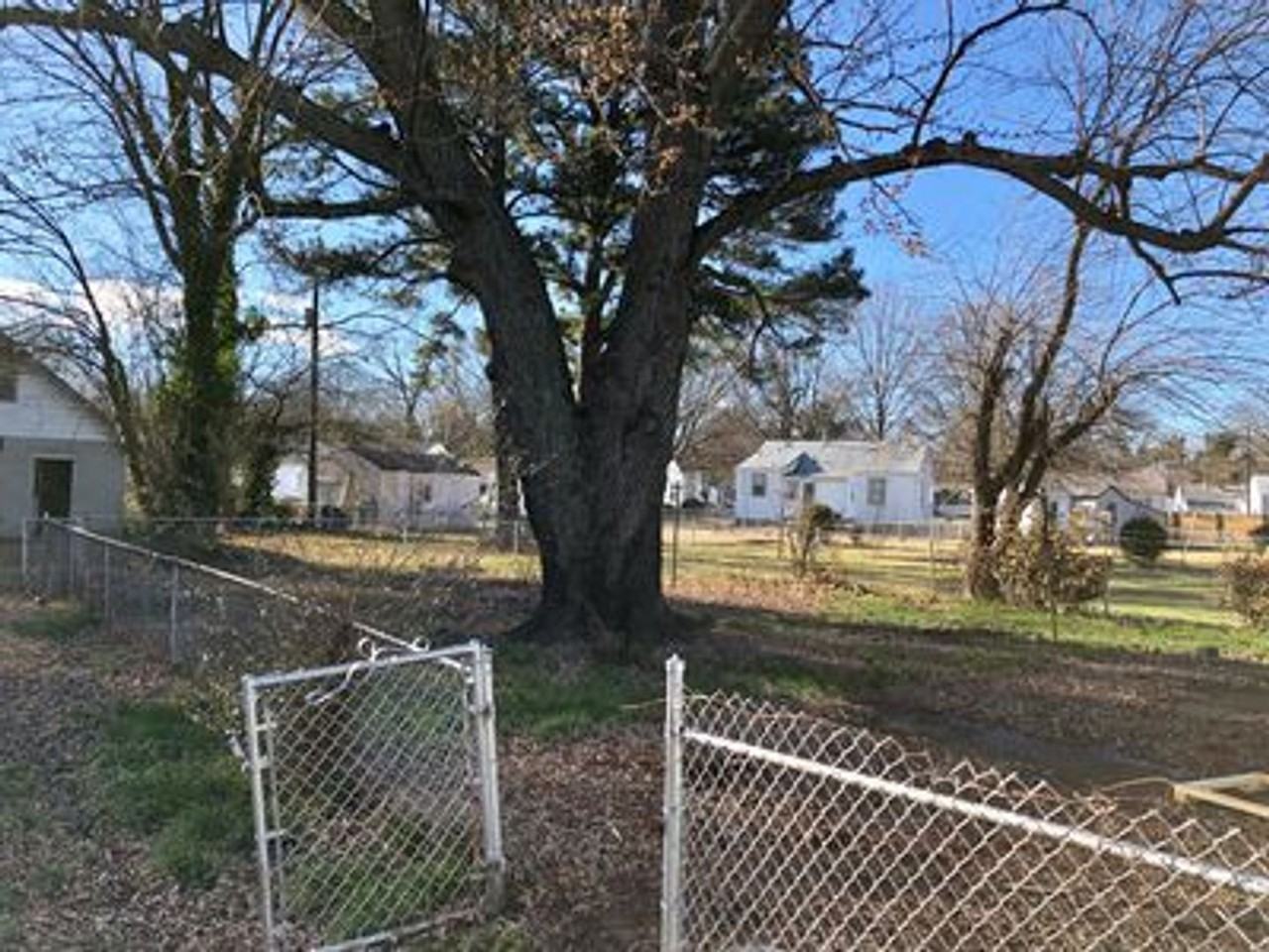 1509 Milton St - Photo 7 of 38