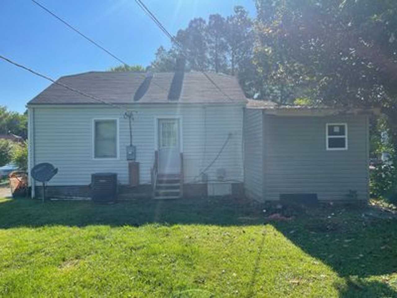 2408 Caddie Ln - Photo 4 of 27