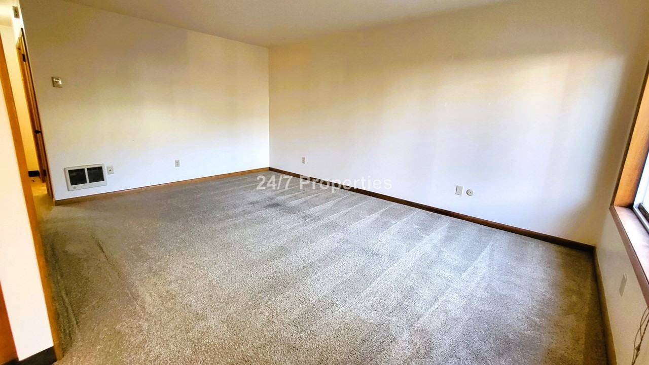 3415 Sw 11th Ave #4 - Photo 3 of 12