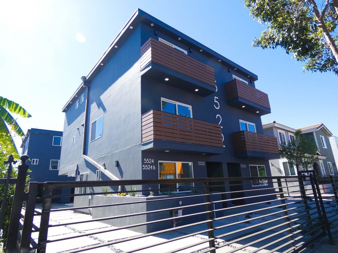 5522 Barton Avenue - Photo 4 of 27