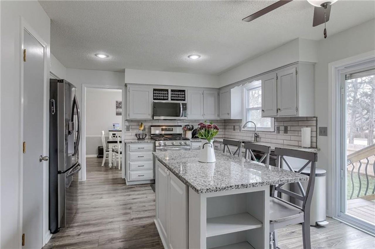 8615 W 72nd Ter - Photo 6 of 31